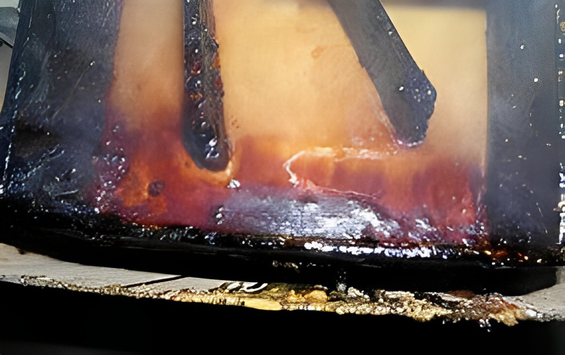 Lem leleh panas: penyebab lan solusi karbonisasi ing proses panggunaan